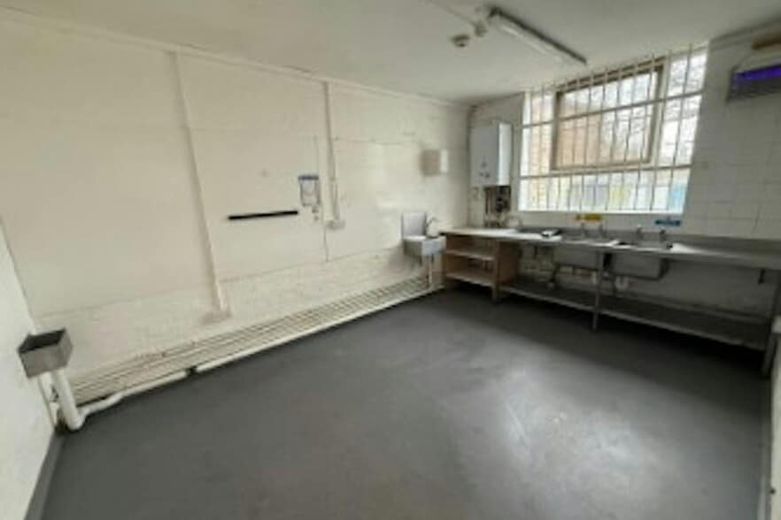 119-123 Freshfields, Newmarket for lease - Interior Photo - Image 3 of 5