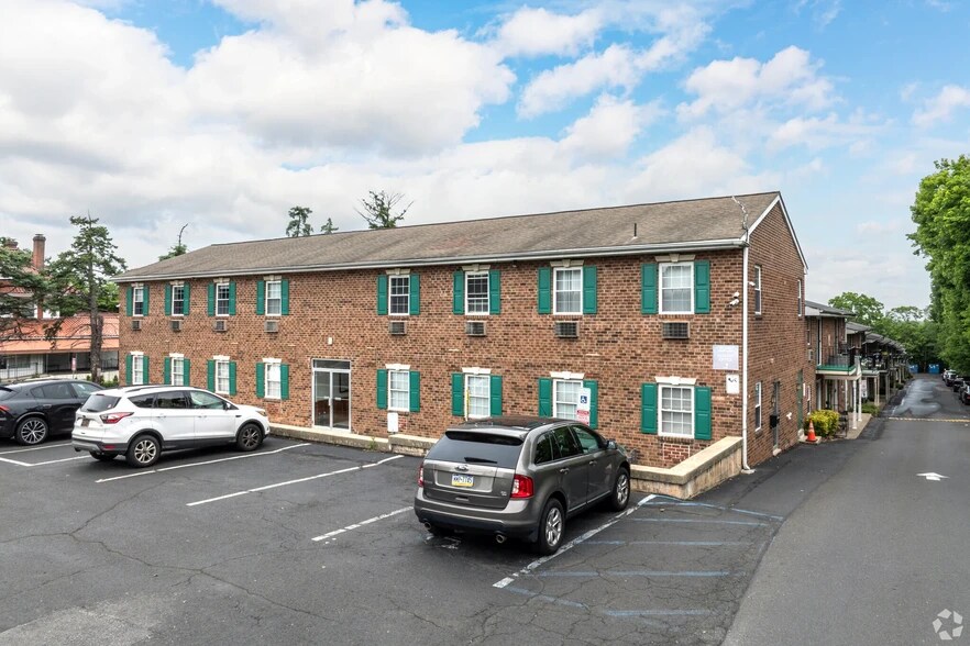 409 Easton Rd, Willow Grove, PA à louer - Photo du bâtiment - Image 2 de 7