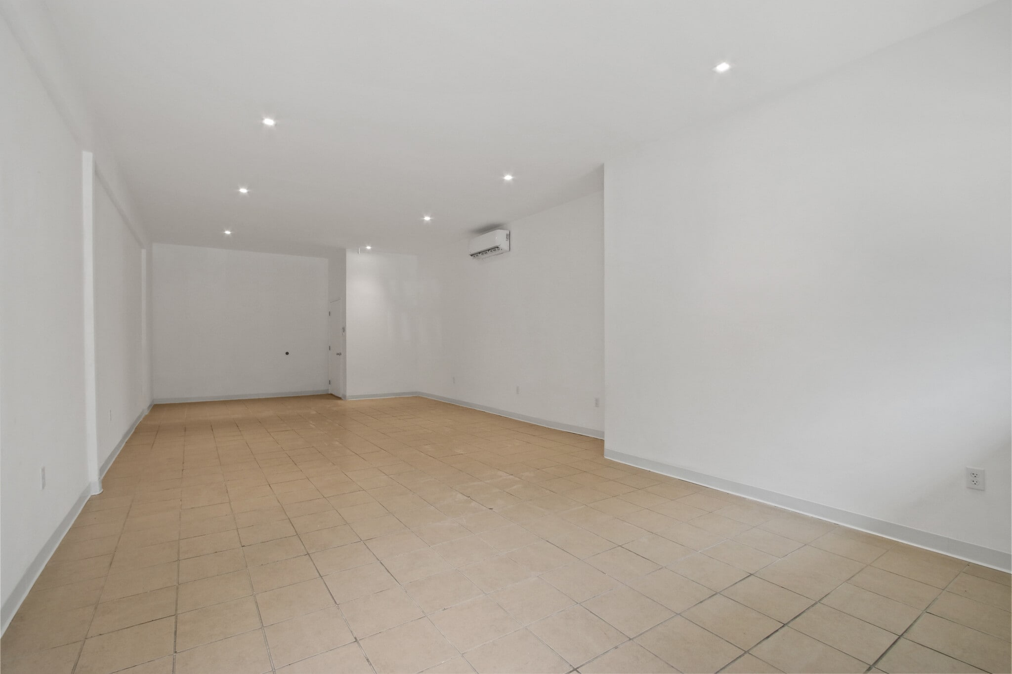 2603 Hauser Blvd, Los Angeles, CA for lease Interior Photo- Image 1 of 3