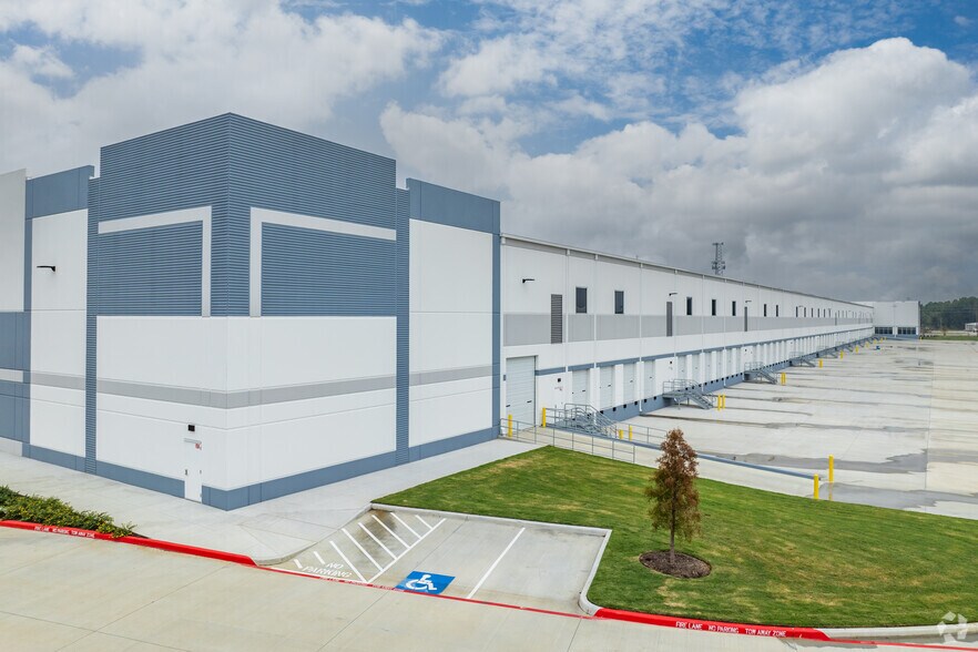 5814 N Highway 146, Baytown, TX for lease - Building Photo - Image 2 of 23