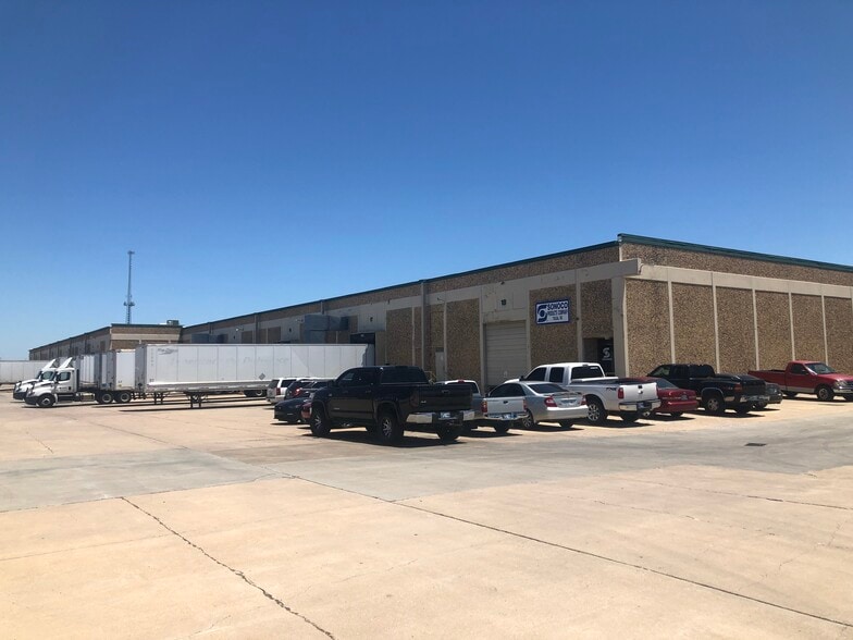 10000-10050 E 52nd St, Tulsa, OK for lease - Primary Photo - Image 1 of 5