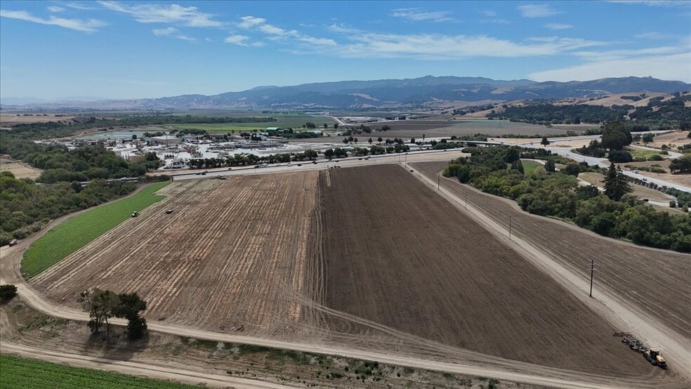 10 Chittenden Rd, San Juan Bautista, CA for sale - Building Photo - Image 3 of 31