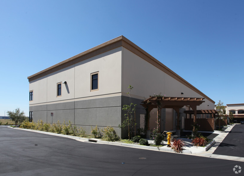 715 W Ventura Blvd, Camarillo, CA for lease - Building Photo - Image 2 of 2