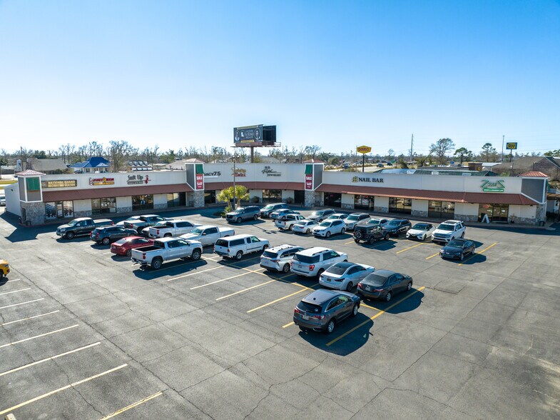 600 Blk Of W Prien Lake Rd, Lake Charles, LA à louer - Photo du bâtiment - Image 2 de 4
