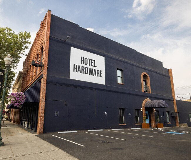 Plus de détails pour 235 E Main St, Dayton, WA - Services hôteliers à vendre