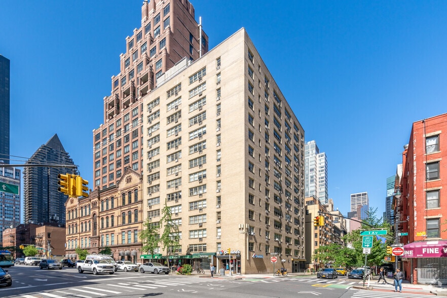 941 1st Ave, New York, NY for lease - Building Photo - Image 2 of 2