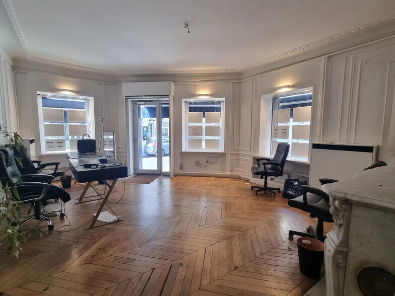 Retail in Paris for sale - Interior Photo - Image 1 of 5