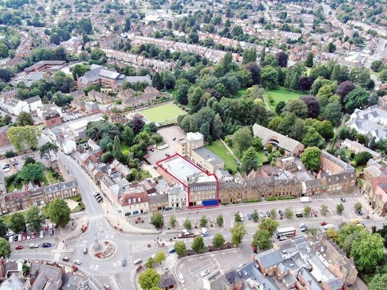 Horse Fair, Banbury à vendre - Photo du bâtiment - Image 2 de 14