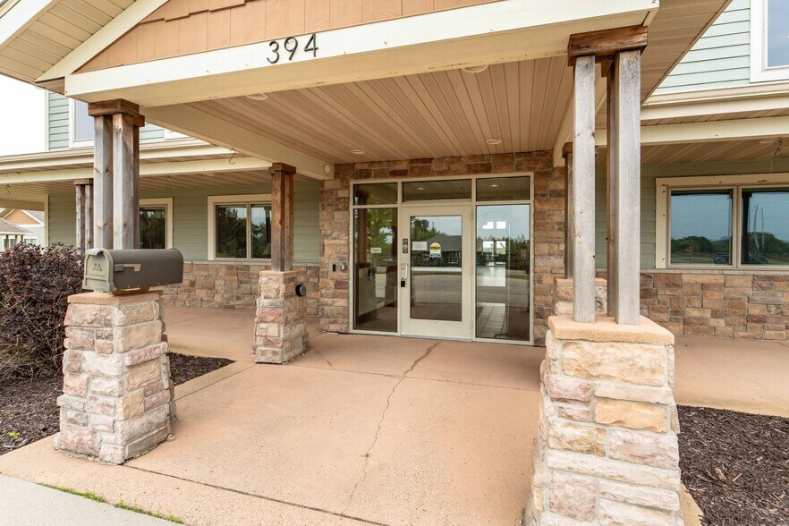 394 Woodland Dr, Fergus Falls, MN à vendre - Photo du bâtiment - Image 3 de 77