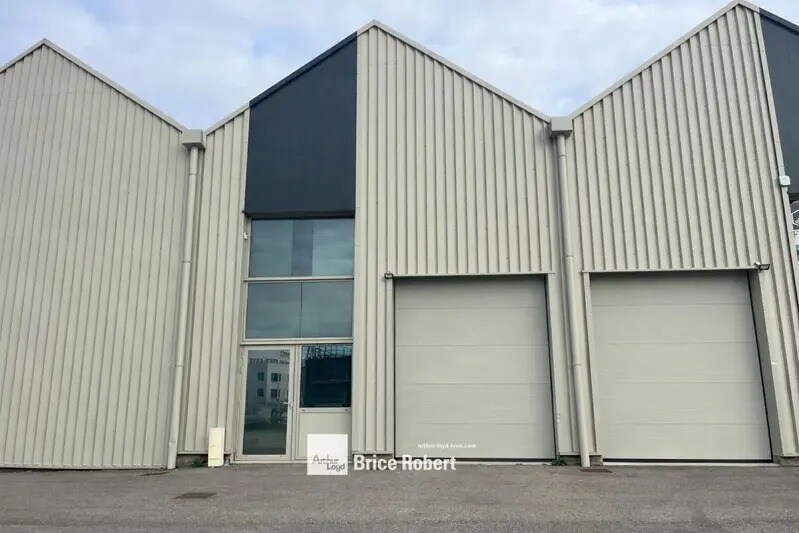 4 Rue Marcel Dassault, Genas à louer - Photo du bâtiment - Image 2 de 2