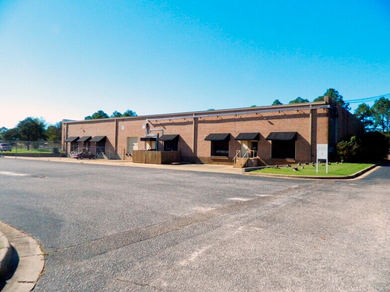 2743-A Gunter Park Dr, Montgomery, AL à louer - Photo du bâtiment - Image 2 de 5