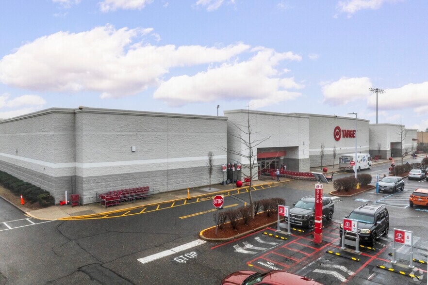 3850 Hempstead Tpke, Levittown, NY à vendre - Photo principale - Image 1 de 5