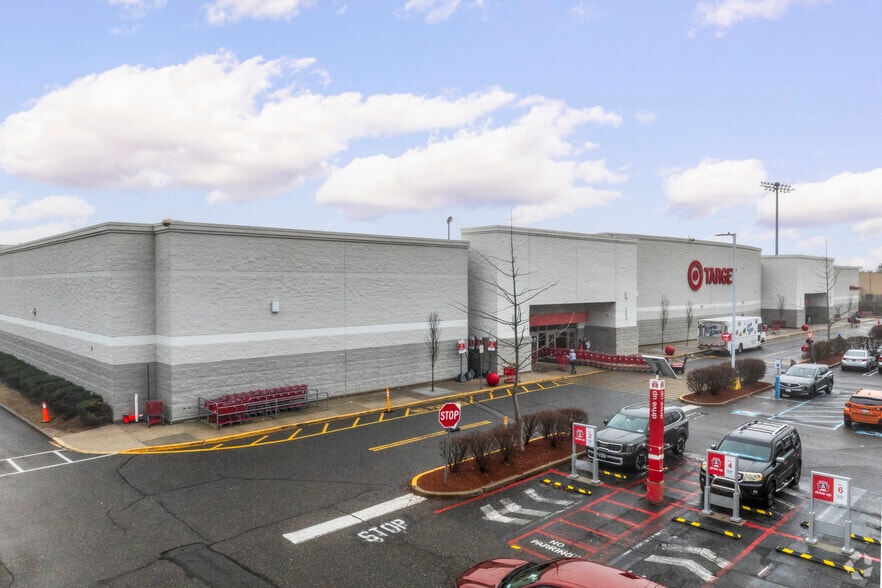 3850 Hempstead Tpke, Levittown, NY for sale - Primary Photo - Image 1 of 5