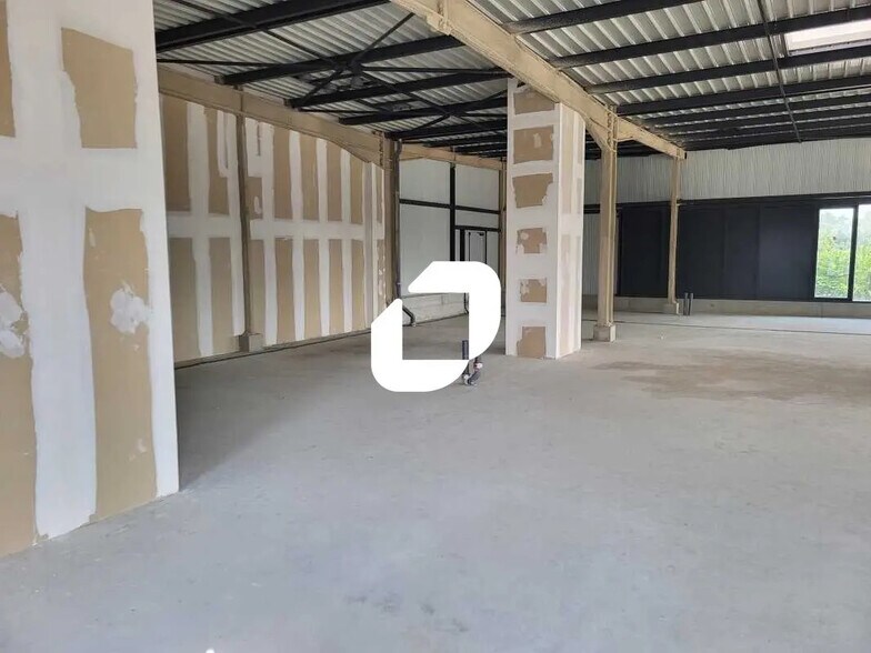 Retail in Bègles for lease - Interior Photo - Image 2 of 7