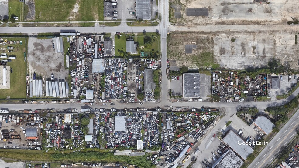 Actual: 17 Folio Industrial Development portfolio of 4 properties for sale on LoopNet.ca - Building Photo - Image 1 of 5