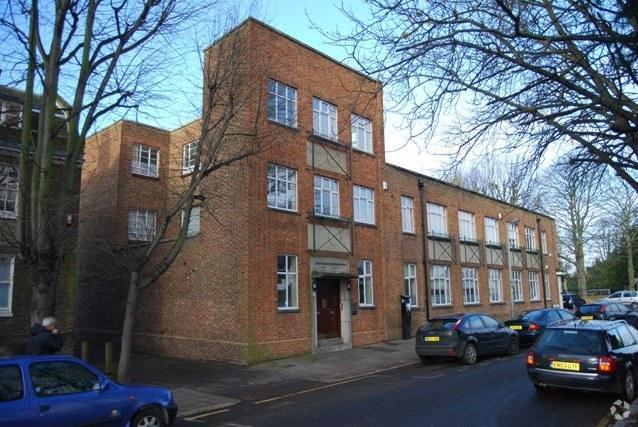 94-100 Silver St, Enfield à louer - Photo du bâtiment - Image 3 de 7