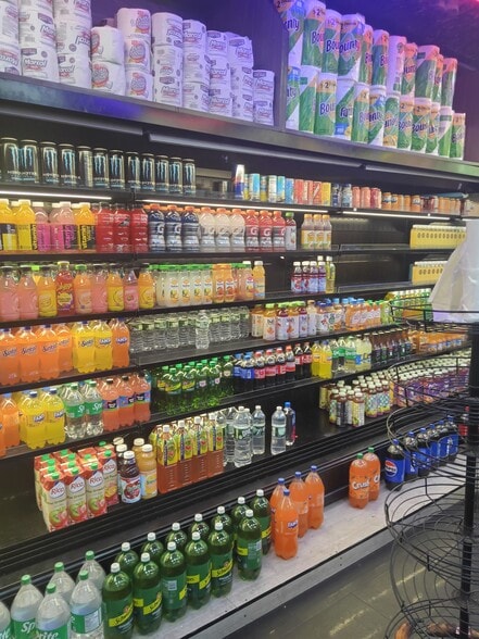 906 E 180th St, Bronx, NY à louer - Photo du bâtiment - Image 3 de 7