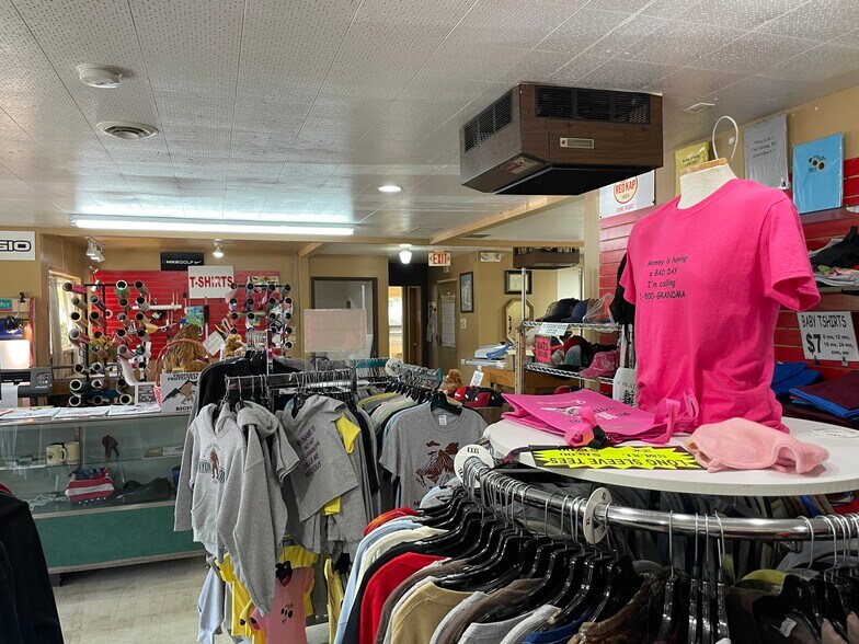 815 NW Santiam Blvd, Mill City, OR à vendre - Photo intérieure - Image 2 de 3