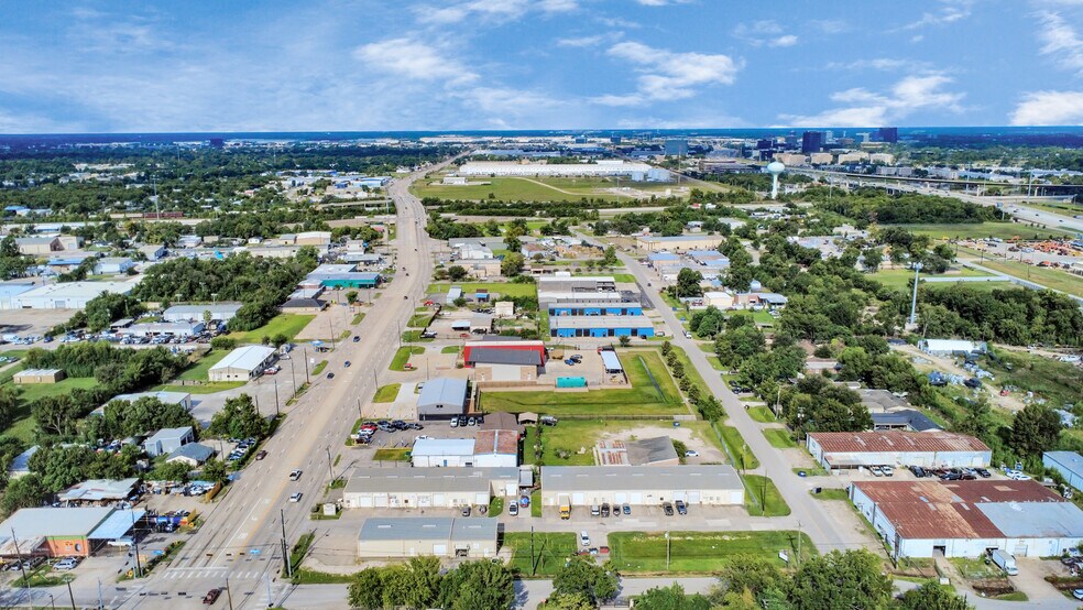 1027 Aldine Bender Rd, Houston, TX à louer - Photo du bâtiment - Image 2 de 20