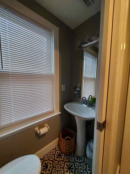 5684 Main St, Williamsville, NY à vendre - Photo du bâtiment - Image 3 de 18