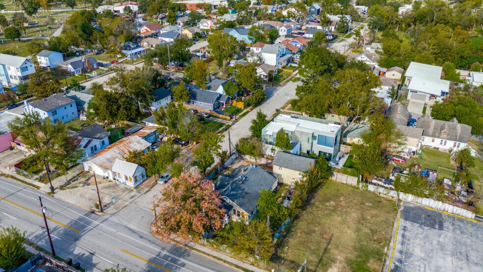 3002 N Main St, Houston, TX for sale - Building Photo - Image 2 of 5