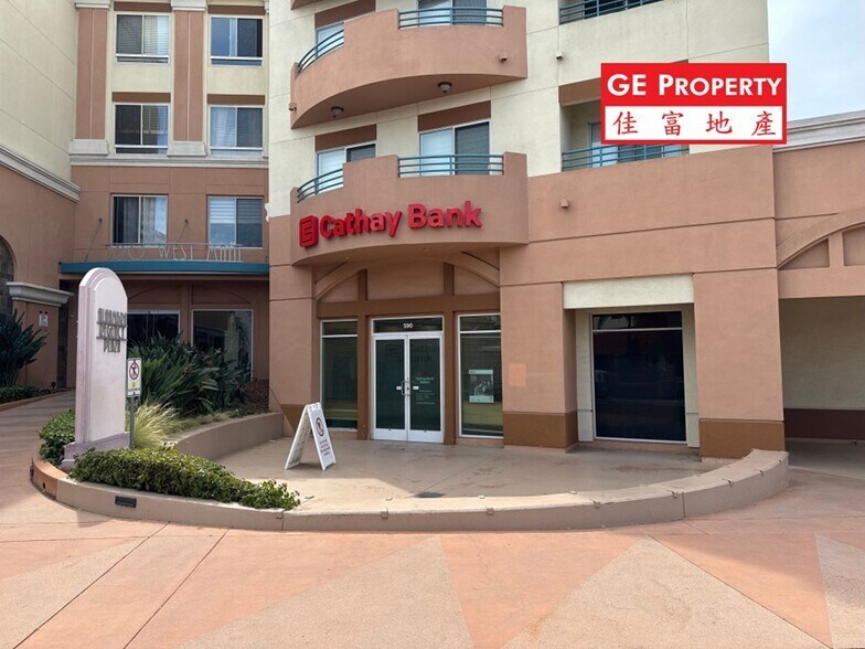 500-580 W Main St, Alhambra, CA à louer - Photo du bâtiment - Image 2 de 22