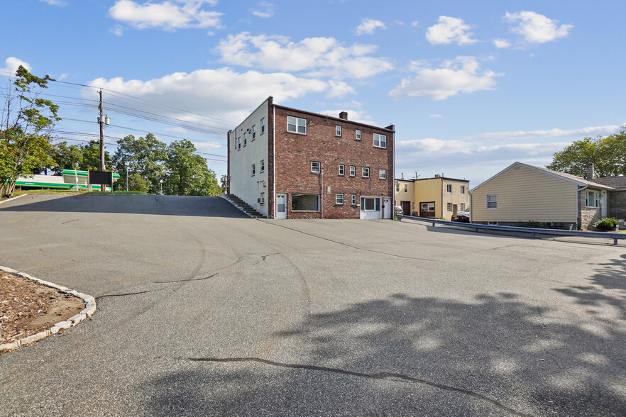 123-129 W Mount Pleasant Ave, Livingston, NJ for lease - Building Photo - Image 2 of 3