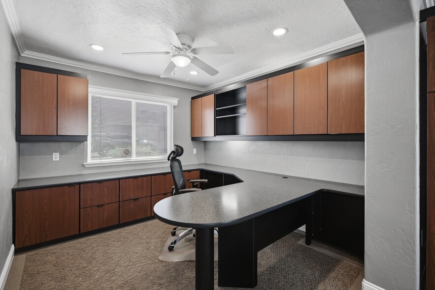306 N Willis St, Visalia, CA à vendre - Photo du bâtiment - Image 3 de 10