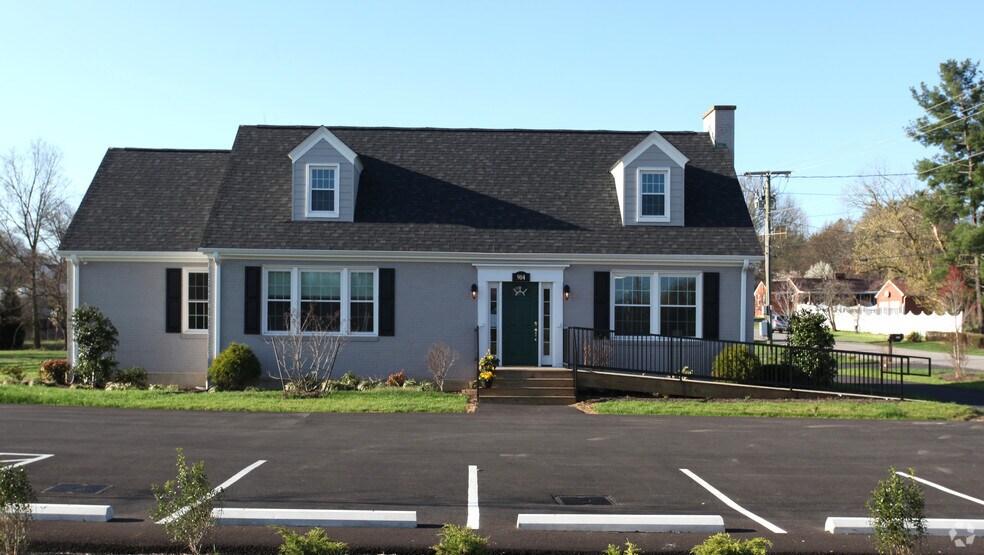 904 Apperson Dr, Salem, VA à vendre - Photo du bâtiment - Image 2 de 13