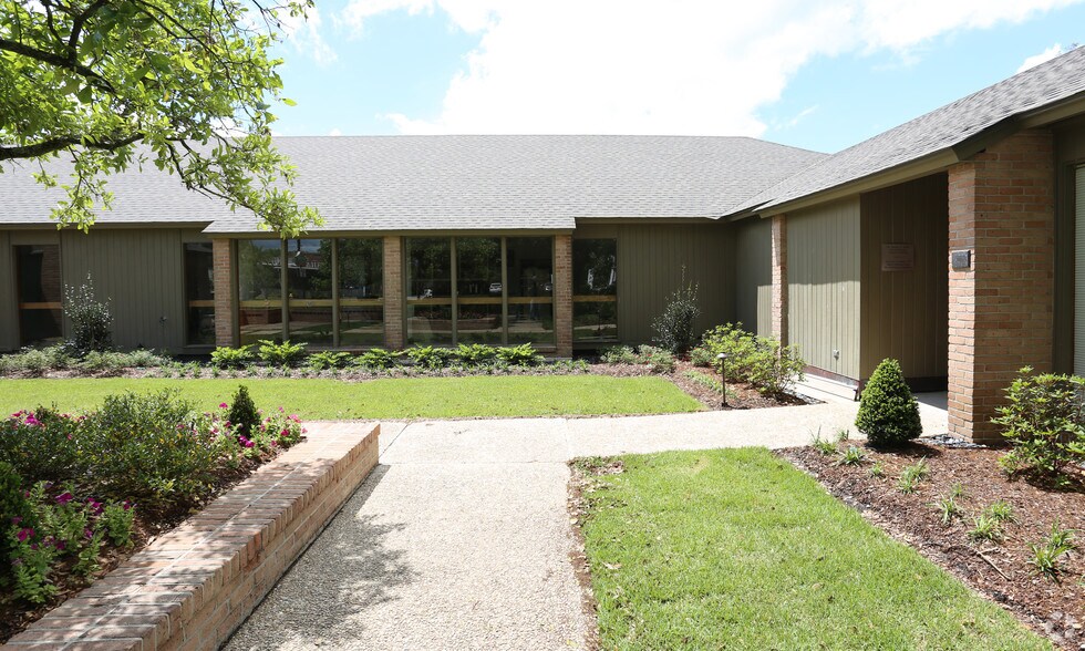 7330 Highland Rd, Baton Rouge, LA à louer - Photo du bâtiment - Image 3 de 29