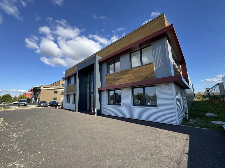 Local d'activités dans Ennery à vendre - Photo du bâtiment - Image 3 de 25