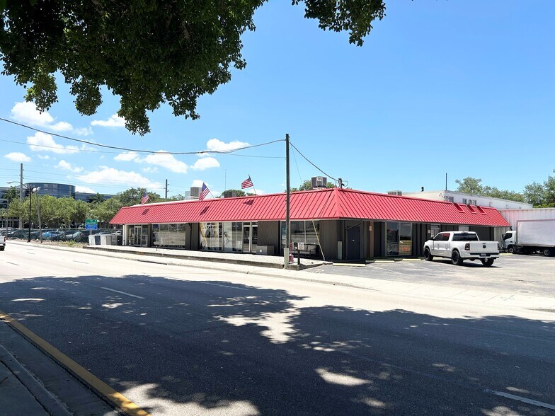 1782 Fowler St, Fort Myers, FL for sale - Building Photo - Image 3 of 5