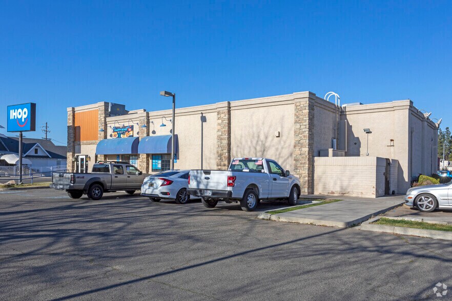 3020 Tulare St, Fresno, CA for sale - Building Photo - Image 2 of 4