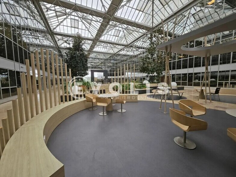 Bureau dans Arcueil à louer - Photo du bâtiment - Image 1 de 16