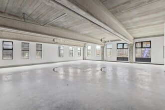 Flex in Nanterre for lease Interior Photo- Image 1 of 9