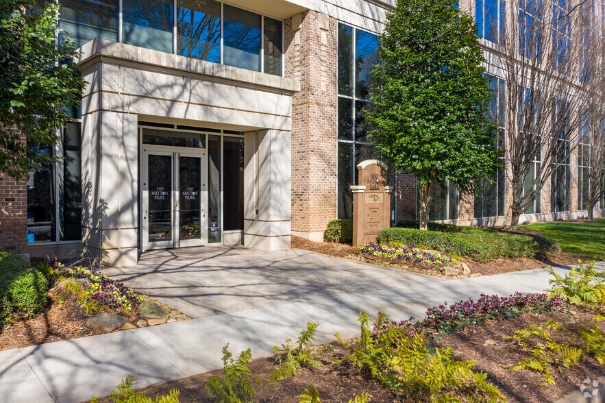 30000 Mill Creek Ave, Alpharetta, GA à louer - Photo du bâtiment - Image 3 de 6
