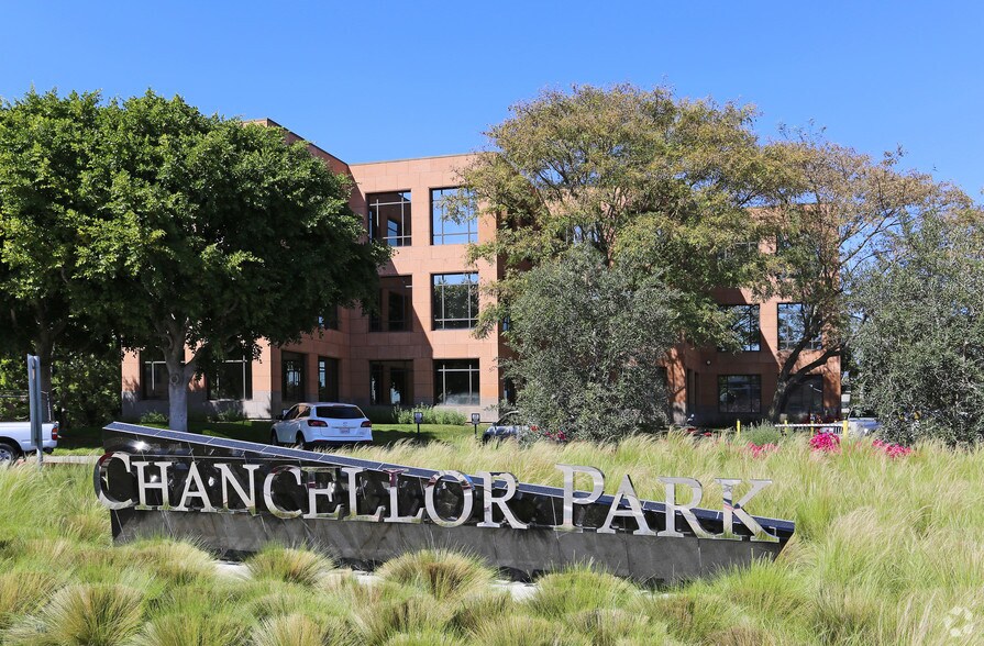 4520 Executive Dr, San Diego, CA à louer - Photo du bâtiment - Image 2 de 22