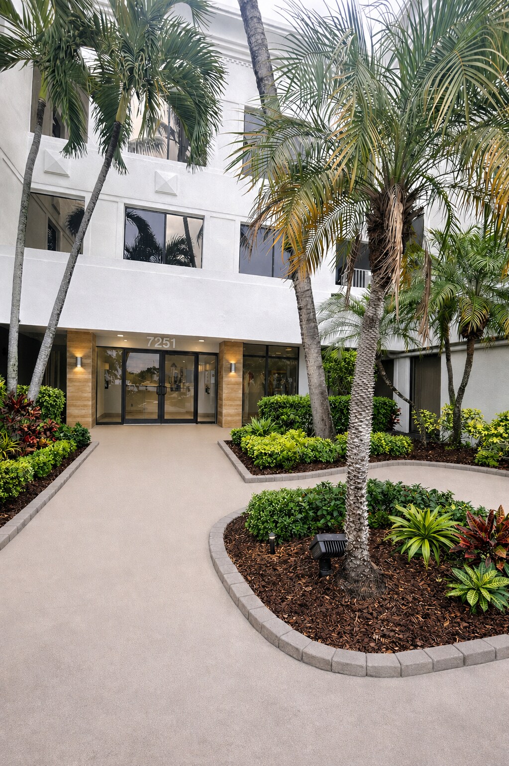 7251 W Palmetto Park Rd, Boca Raton, FL à louer Photo du bâtiment- Image 1 de 7