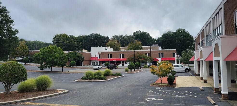 710 Coliseum Dr, Winston-Salem, NC for lease - Building Photo - Image 1 of 5