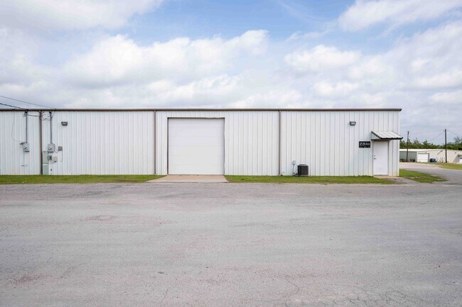 Plus de détails pour 220 Ken Dr, Sherman, TX - Industriel à louer