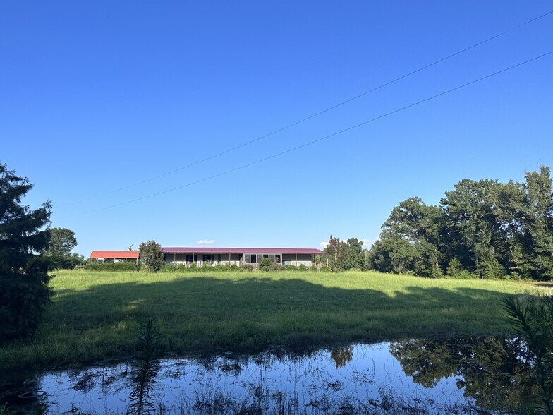 2096 FM 21, Pittsburg, TX à vendre - Photo du bâtiment - Image 2 de 20