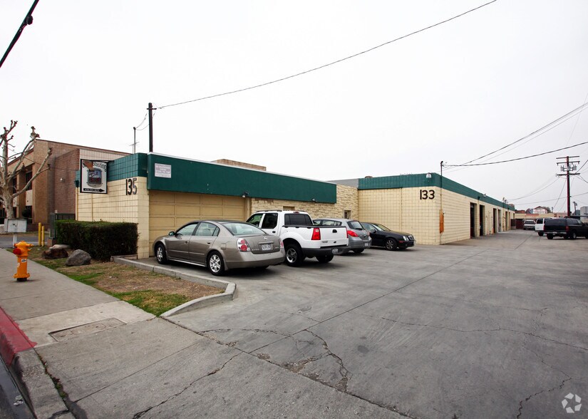 131-135 S 9th Ave, La Puente, CA à louer - Photo principale - Image 2 de 5