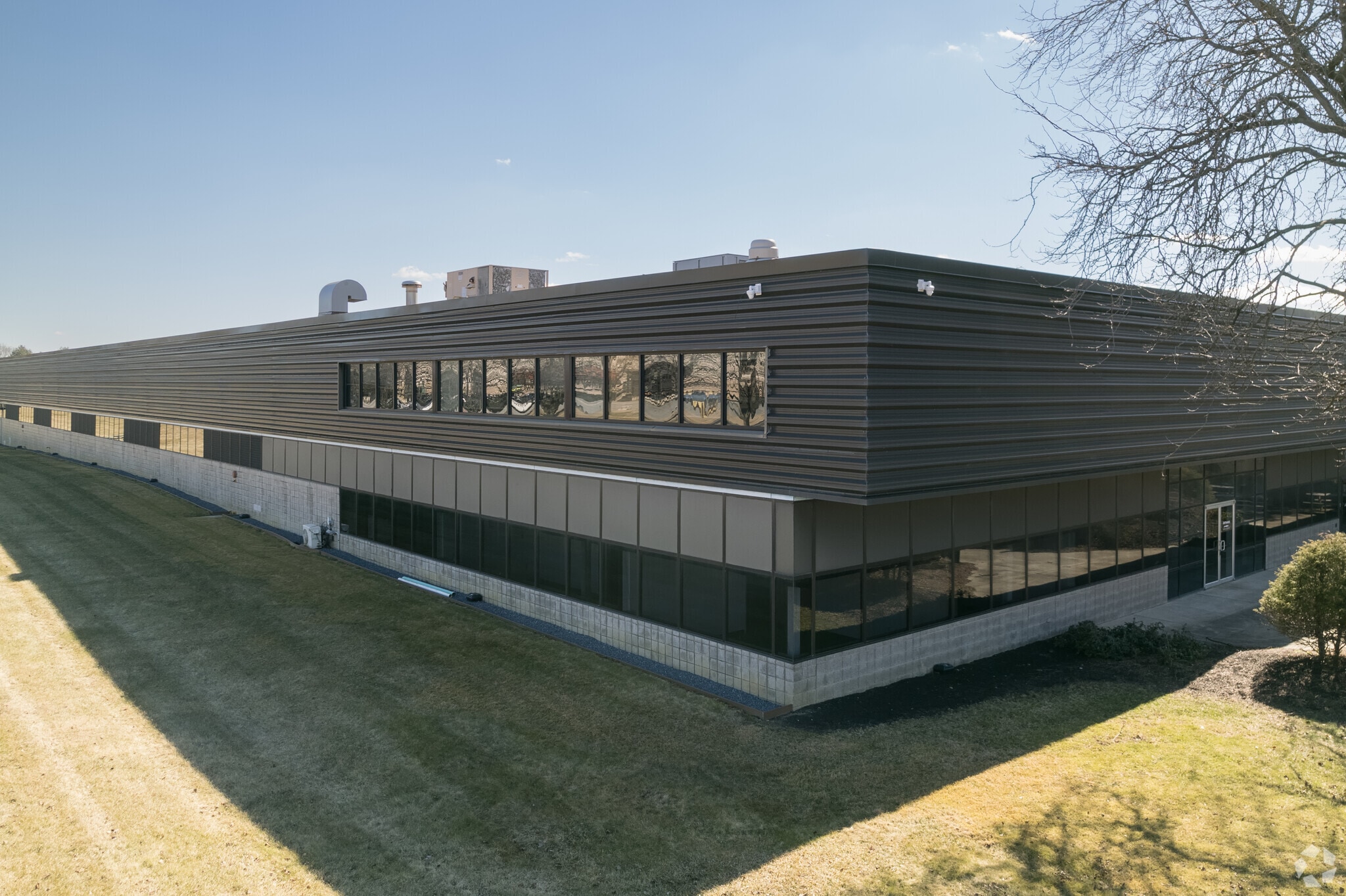 2919 Old Tree Dr, Lancaster, PA for lease Primary Photo- Image 1 of 6