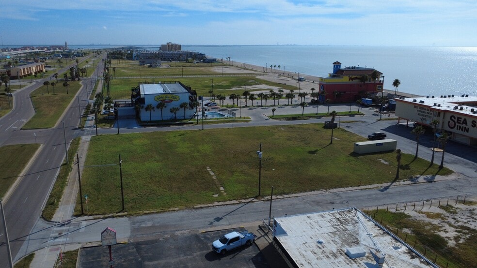 3416 Surfside Boulevard, Corpus Christi, TX for sale - Primary Photo - Image 2 of 3