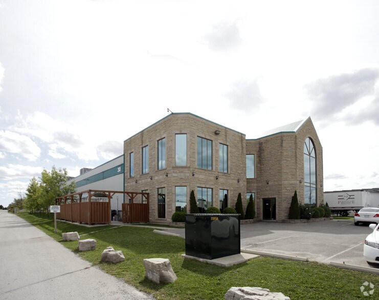 30 Armstrong Ave, Halton Hills, ON à louer - Photo du bâtiment - Image 2 de 2