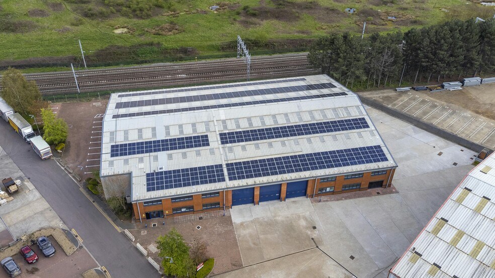 Old Parkbury Ln, St Albans à louer - Photo du bâtiment - Image 2 de 8