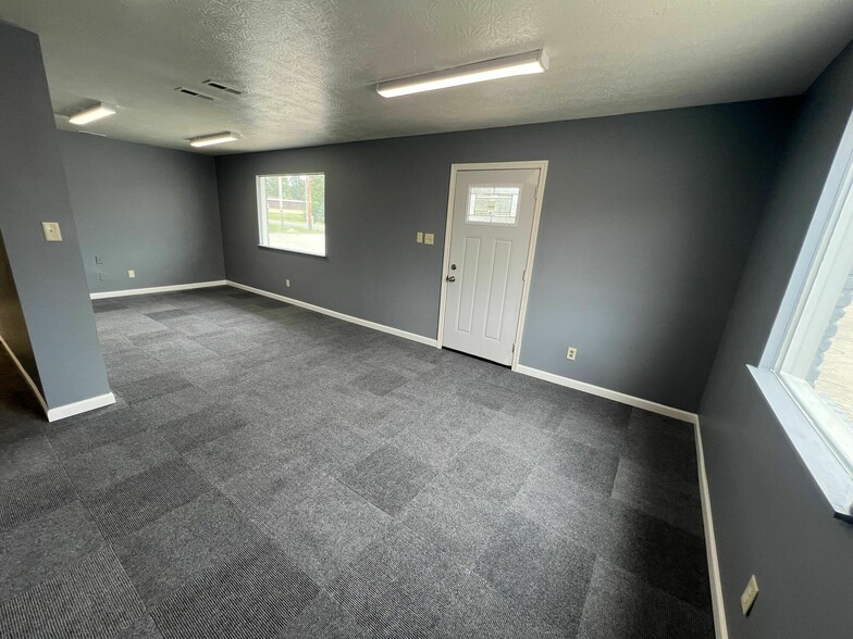 5702 Massachusetts Ave, Indianapolis, IN for lease - Interior Photo - Image 2 of 7