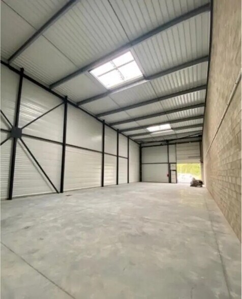 Flex in Aubergenville for sale - Building Photo - Image 3 of 15