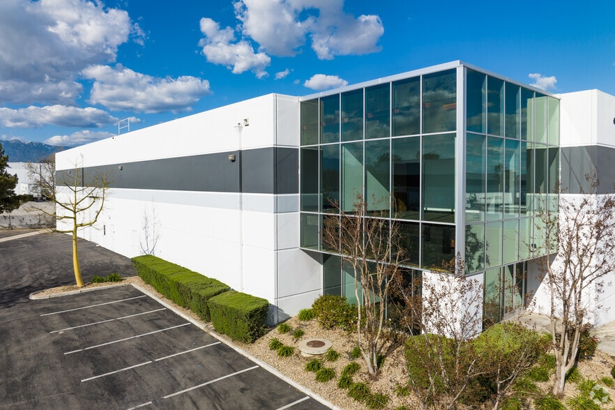 4755 Zinfandel Ct, Ontario, CA for lease - Primary Photo - Image 1 of 6