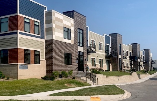 2310 Fox Run, Waukesha, WI à vendre - Photo du bâtiment - Image 2 de 7